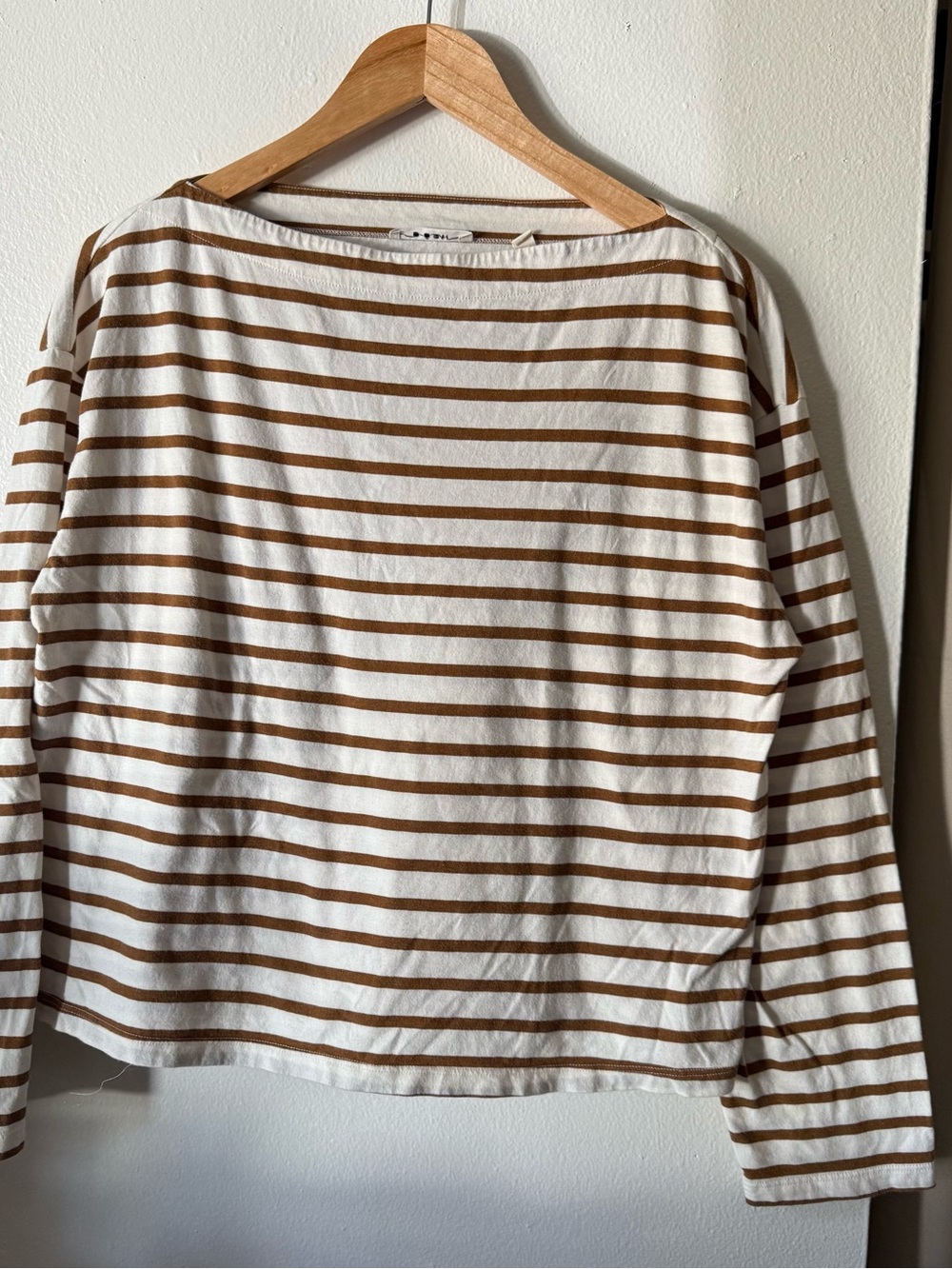 Doen Irene Tee White and Brown Striped Boatneck Long-Sleeve Top